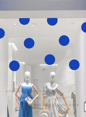 柒页 ins风克莱因蓝波点玻璃橱窗贴纸 咖啡服装店铺背景墙面装饰