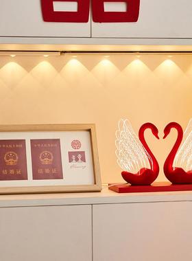 喜庆亚克力天鹅台灯桌面小摆件玄关卧室婚房装饰情侣结婚订婚礼品