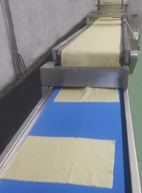 全自动薄饼机 自动上浆千层蛋皮机 电加热毛巾卷设备煎饼擀面
