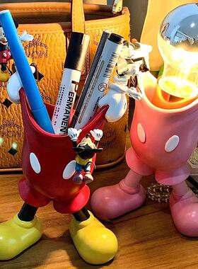 老鼠提裤子手捧花玫瑰收纳可爱电视柜装饰品玩偶桌面摆件提短裤