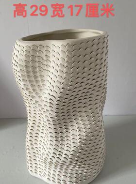 现代简约白色陶瓷鳞片花器客厅餐厅桌面花插样板间饰品摆件花花瓶