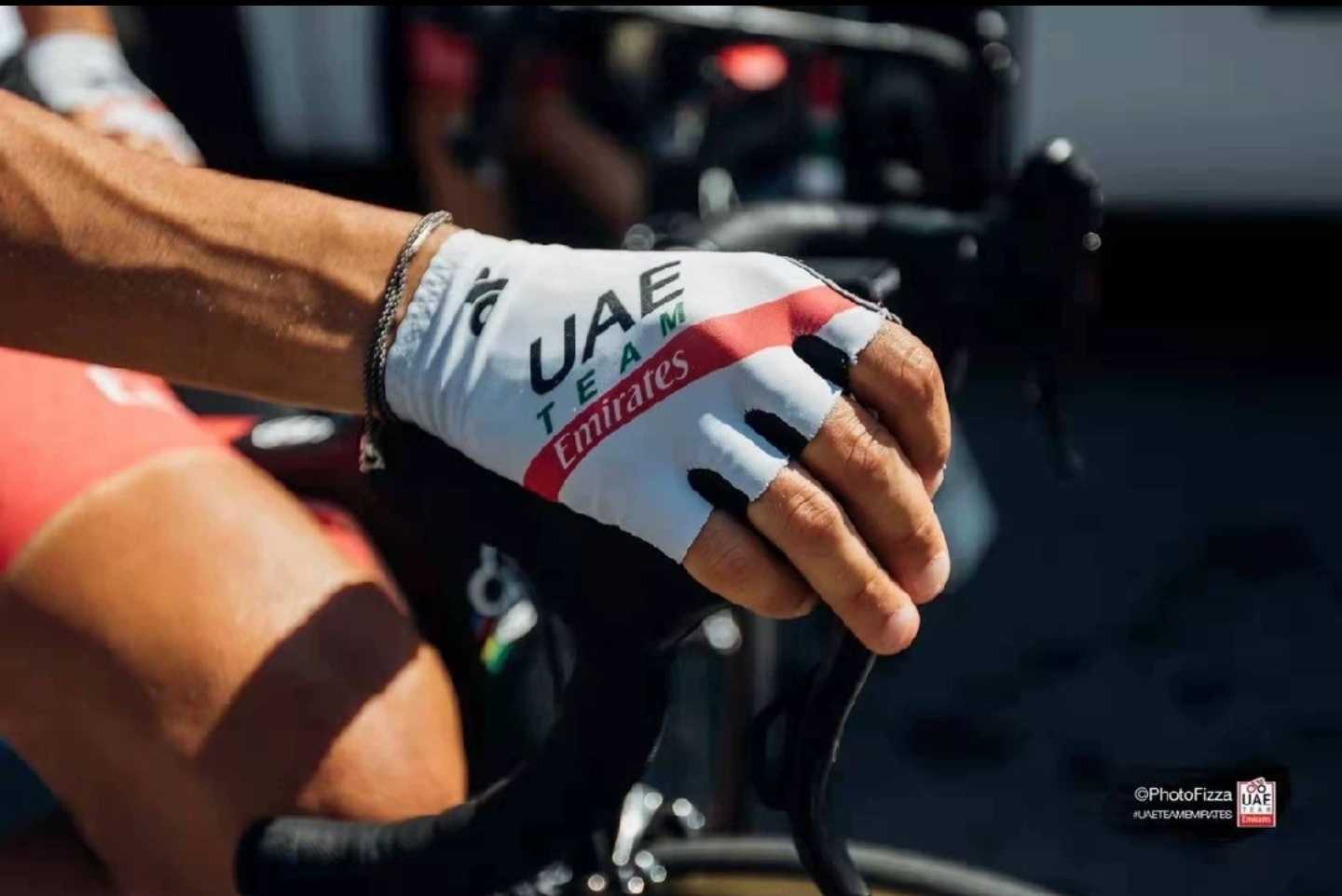 パーティを彩るご馳走や 新品 UAE Team Emirates エアログローブ M ...