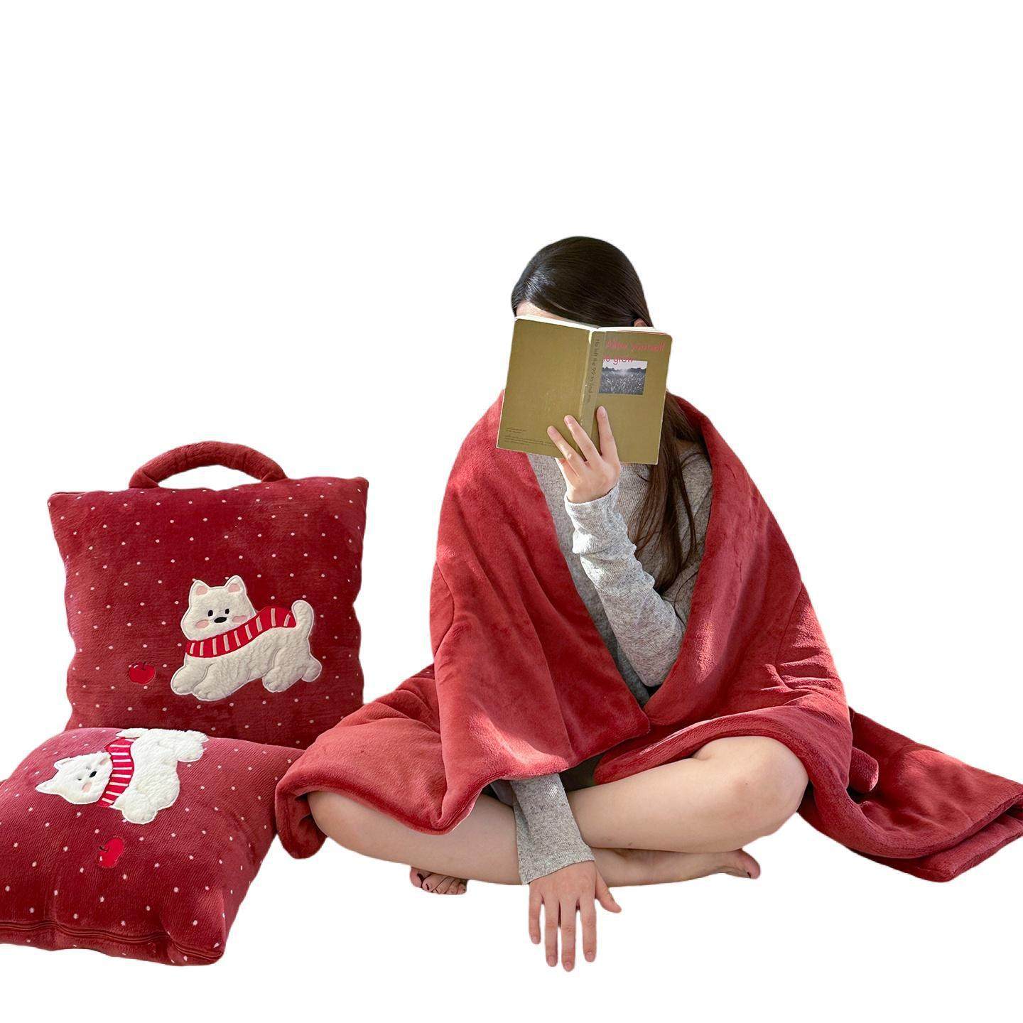 调皮小狗礼物牛奶绒围巾小狗多功能抱枕被车载抱枕暖心便携被子枕,淘宝优惠券,粉丝福利购,淘宝优惠卷