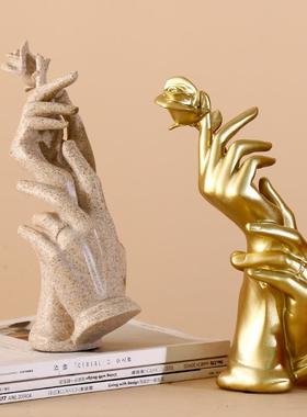 2025年新款客厅摆件旺宅摆件北欧轻奢金色手持玫瑰树脂装饰电视机