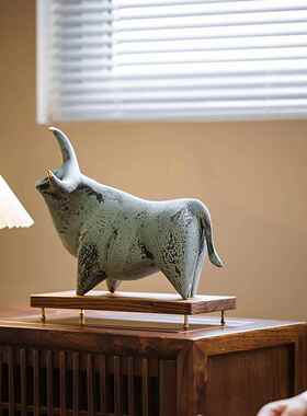 正品景德镇生肖陶瓷牛摆件牛乾坤端艺术雕塑转品办高公礼室玄关柜