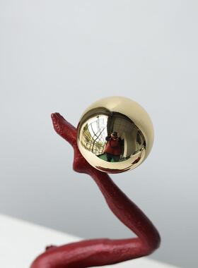 现代简约金属铸铁人物小摆件样板间客厅酒柜书房玄关电视柜装饰品