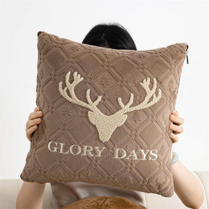 冬季雕花牛奶绒抱枕被子两用加厚多功能二合一折叠车载沙发午睡,淘宝优惠券,粉丝福利购,淘宝优惠卷