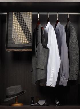 轻奢样板房间男士衣帽间衣柜卧室装饰品西装皮鞋摆件软装展厅陈列