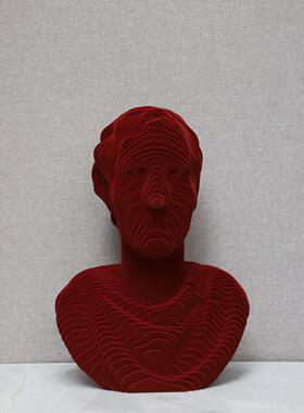 现代简约暗红色植1580绒电树脂玄象人物雕塑摆件客关视柜家抽居装