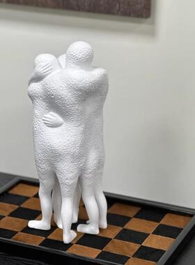 意式极简法式简约现代白色人物相拥团聚家居客厅餐桌茶几桌面摆件