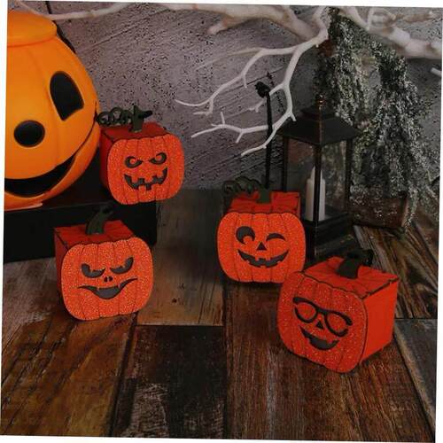 Halloween pumpkins carry small night lights and glow lantern - 图1