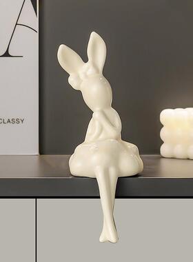 高级感兔子坐姿小摆件轻奢高档软装家居客厅电视柜酒柜桌面装饰品