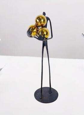 金球人现代抽象人抱雕1125塑摆件店过道艺术酒品样板间售楼处物装