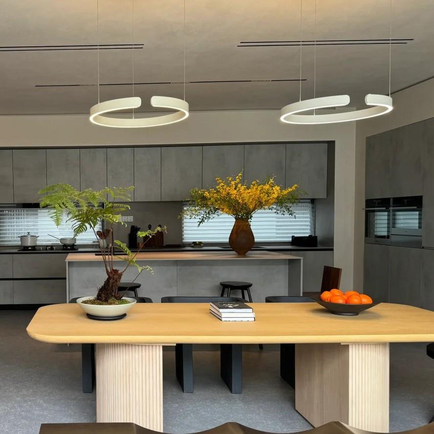 Nordic simple living room chandelier Italian creative light luxury hotel exhibition hall ring ring C-shaped restaurant bar chandelier
