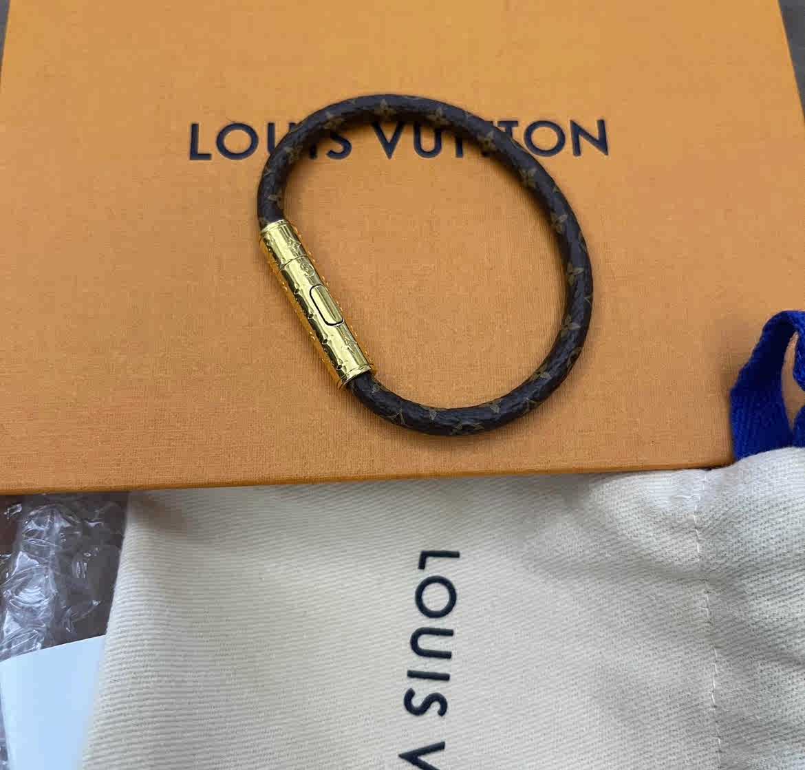Louis Vuitton M1035F LV Push Bracelet