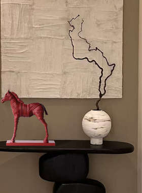 现代轻奢艺术风树脂马摆件客厅样板房售楼处玄关软装创意桌面饰品