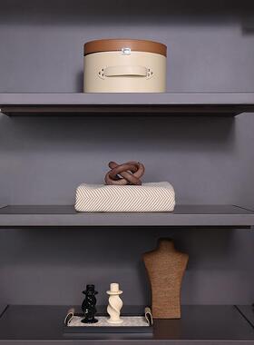 现代简约样板房衣帽间摆件软装衣柜装饰衣服箱包装饰