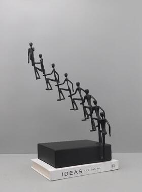 现代简约抽象铁步步高升客人物雕塑摆件铸玄关1266书厅房软装家居
