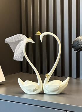新婚结婚礼物送新人创意天鹅情侣摆件客厅轻奢高档送闺蜜高级实用