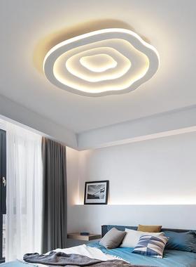 极简主灯卧室主卧房间2024年新款灯具现代简约创意网红云朵吸顶灯