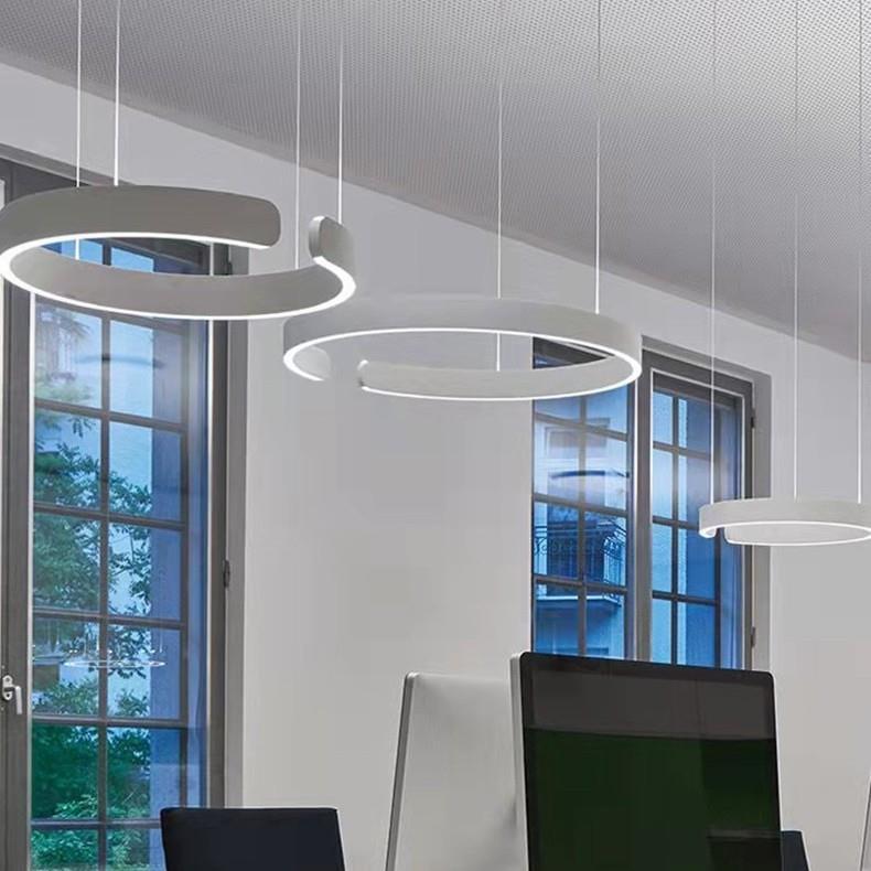 Nordic simple living room chandelier Italian creative light luxury hotel exhibition hall ring ring C-shaped restaurant bar chandelier