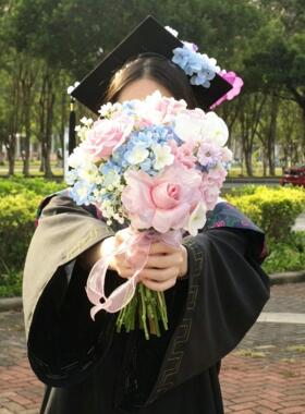 毕业季手捧花仿真花束拍照道具高级感簪花学士服拍照道具假花成品