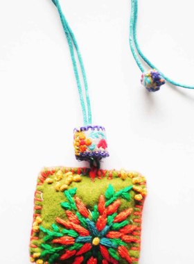 原创民族风手工刺绣花朵毛衣链