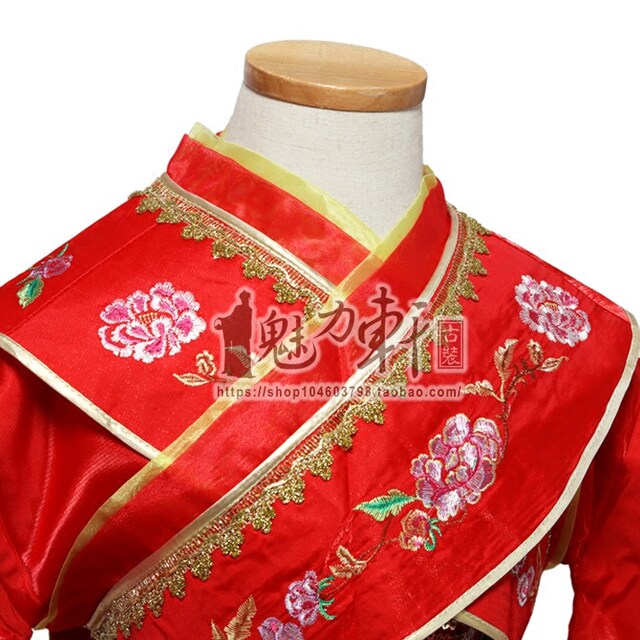 Children's Costumes/Red T Embroidery Photography