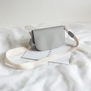 韩版百搭纯色马鞍包