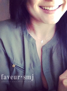 faveur 以色列设计14K包金纯银mini娇小的十字架项链适合日常佩戴