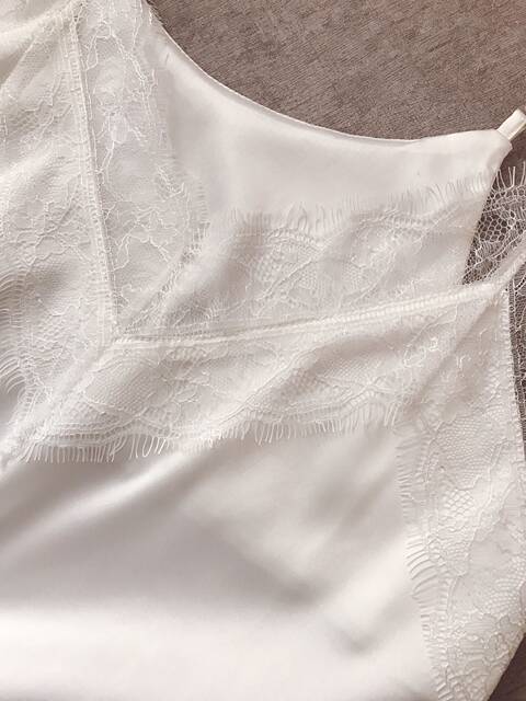 ຜ້າໄຫມສີດໍາ lace ຂະຫນາດໃຫຍ່ versatile ແບບ v-neck suspender