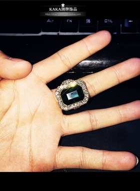 超闪彩色绿宝石满钻说唱嘻哈戒指