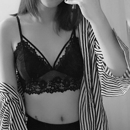 性感蕾丝花边无钢圈三角杯文胸透气舒适镂空bra女士小胸美胸内衣 - 图1