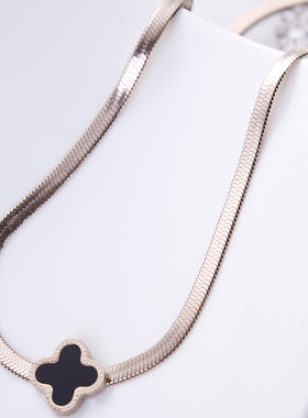 玫瑰金四叶草钛钢不易过敏锁骨链