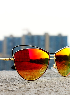 欧美风蝴蝶镜面变色防UVA墨镜