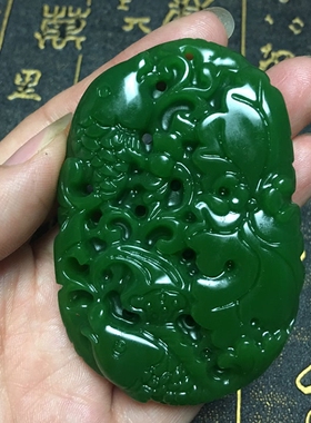 台湾连年有余菠菜绿镂空精雕吊坠