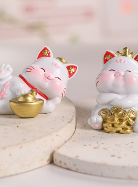 可爱招财猫小摆件办公室桌面装饰品工位电脑创意车载车内饰品摆设