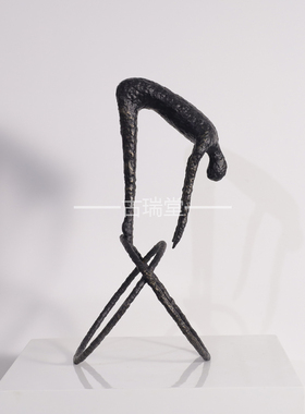 新中式创意抽象黑色杂技人物x雕塑铸铁摆件样板房别墅客厅家居饰