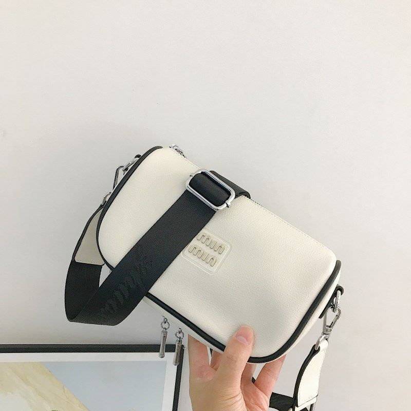 宽肩带休闲包包女2024新款字母马鞍包时尚简约单肩包斜挎包拉链,淘宝优惠券,粉丝福利购,淘宝优惠卷