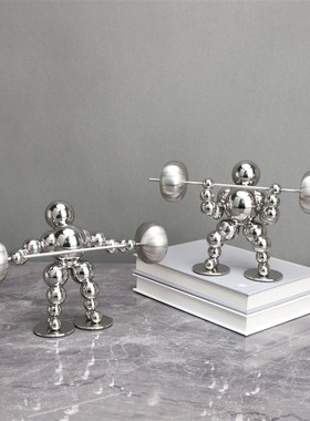 新中式创意烟灰色金属举重人售楼部样板房卧室书房家居饰品摆件