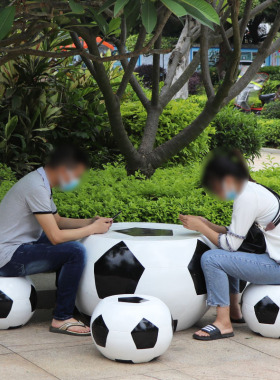 户外玻璃钢创意足球桌椅t雕塑商场美陈公园景区庭院摆件幼儿园装