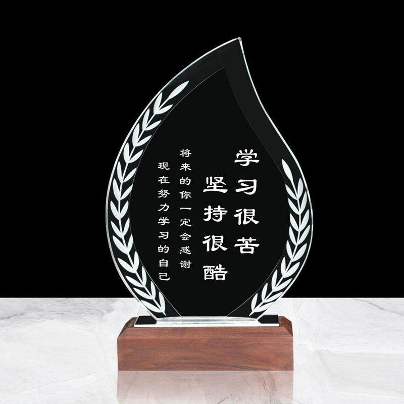 定制鼓励志学生座右铭学习很苦坚持很酷人造水晶刻字实木桌面摆件