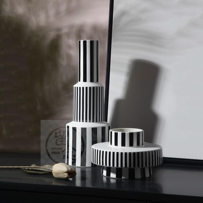 talcan minimalist blaik-and-white geometric Tstripe cera - 图0