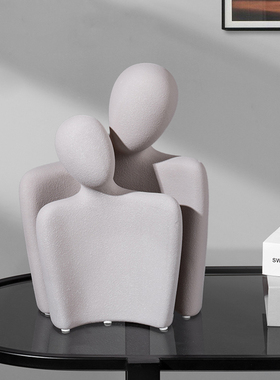 抽象艺术b拥抱人物陶瓷摆件创意客厅电视柜办公室桌面玄关软装饰