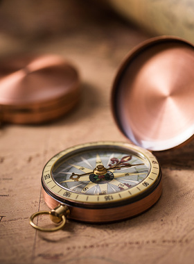 复古铜质指南针指北针车载挂扣式罗盘仪家居软装装饰品摄影道具