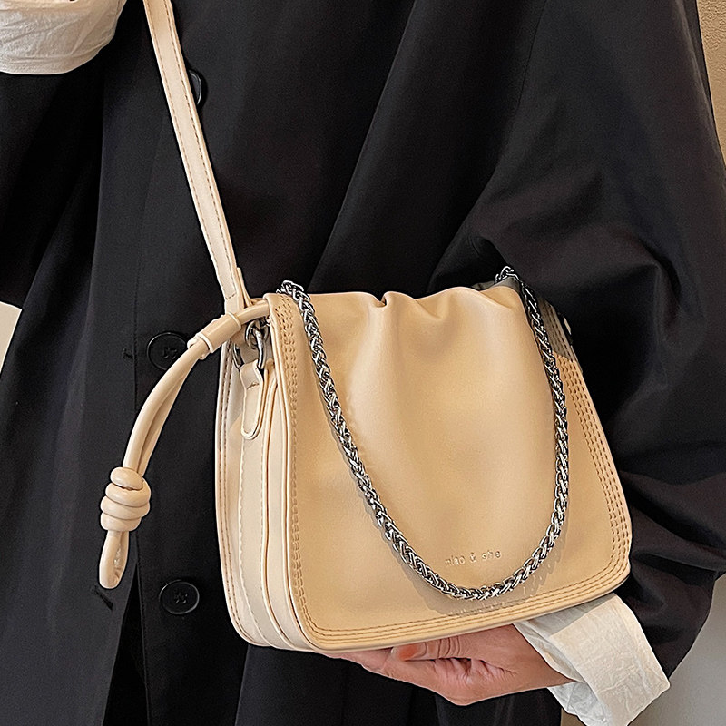 小众设计包包女高级感2023新款秋冬百搭链条云朵包褶皱单肩斜挎包,淘宝优惠券,粉丝福利购,淘宝优惠卷