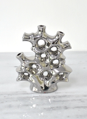 抽象后现代陶瓷创意奇石穿孔电镀银色抽象摆O件家居样板间摆台饰