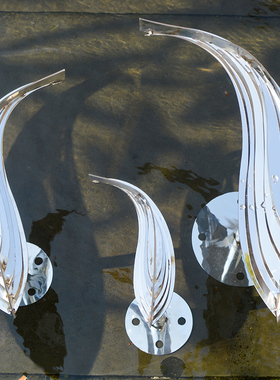 不锈钢镜面鱼雕塑酒店水池户外动物金属J鱼群摆件售楼部艺术装饰