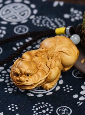 黄杨木雕铜钱貔貅实木雕刻财气手把件盘玩工艺品桌面摆件