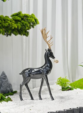 室内景观空间造景组合装饰酒店餐厅会所布置楼梯下抽象高档鹿摆件